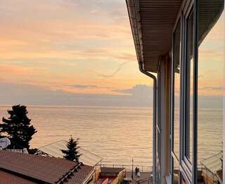 Гостиница Admiral Olympic Beach Sochi Адлер Трехместный номер с балконом и боковым видом на море-2